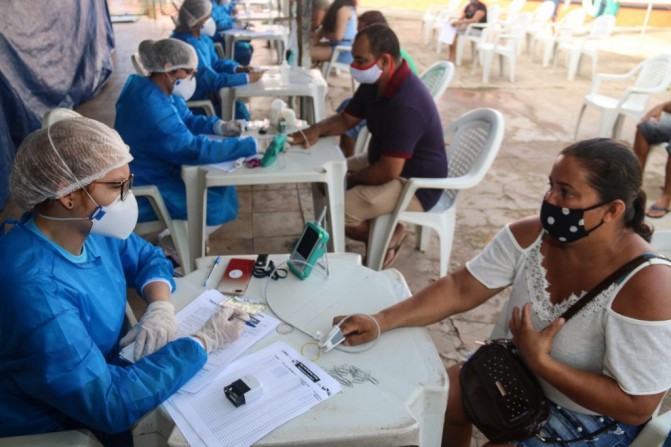 Países devem se preparar para enfrentar surtos recorrentes de COVID-19 pelos próximos 2 anos