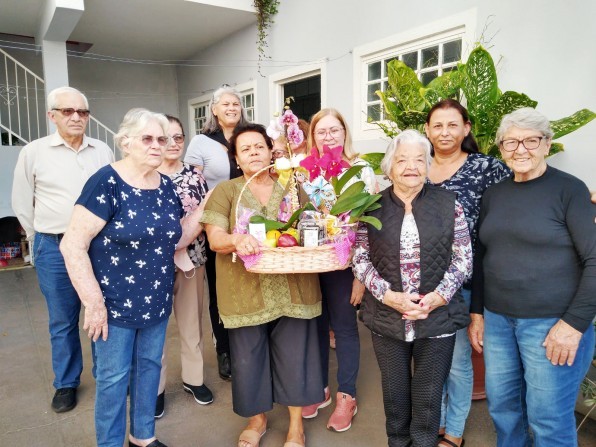 Fina Stampa: Nice Borsato recebe amigas na tarde de seu aniversário