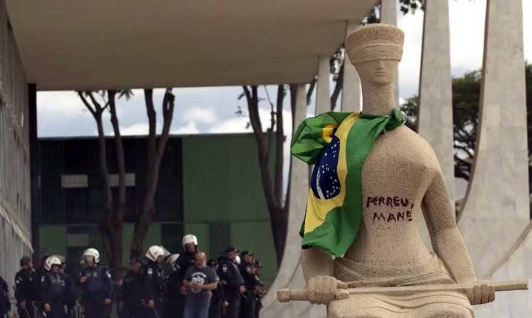Jornalistas da Folha sofrem ataques e ameaças nas redes por cobertura do 8/1