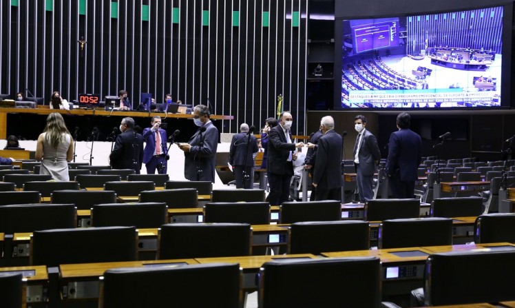 Câmara aprova adiamento das eleições para novembro; PEC será promulgada nesta quinta (Ag. Câmara)