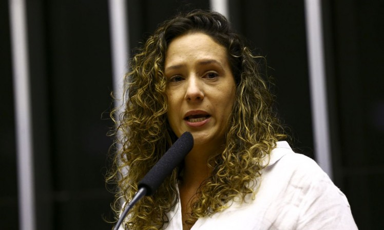 Vereadora do RJ, viúva de Marielle Franco registra ameaça de estupro