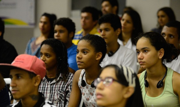 Cerca de 15% dos jovens nem estudam, nem trabalham no Brasil
