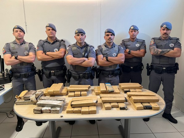 HOMEM É PRESO COM MAIS DE 40 KG DE DROGAS EM PIRAJU