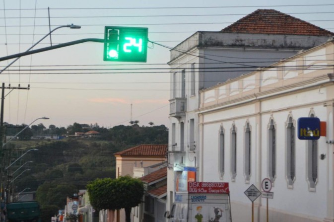 Semáforos de Piraju agora  têm temporizador