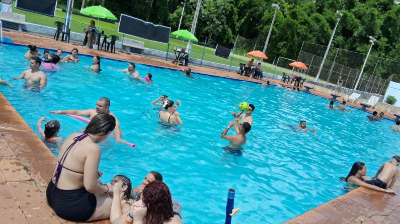 AABB: O Melhor do Lazer ao Ar Livre com Quiosques e Piscinas