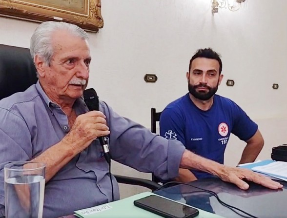 PREFEITO ZÉ MARIA ANUNCIA NOVO ÔNIBUS PARA A SAÚDE.