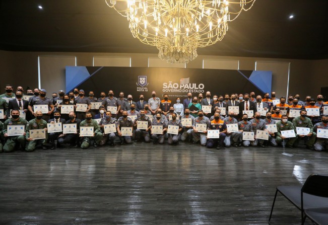 Governo homenageia 54 policiais de SP que atenderam vítimas das chuvas na Bahia