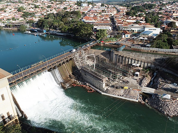 OBRAS NA USINA HIDRELÉTRICA PARANAPANEMA AVANÇAM DE ACORDO COM O CALENDÁRIO PREVISTO