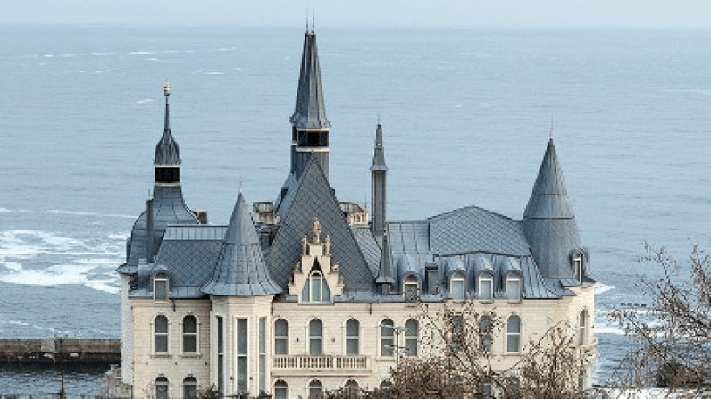 Ataque Russo Destrói Castelo de Harry Potter na Ucrânia