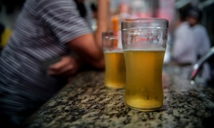 Senado aprova maior pena por dar álcool ou drogas a crianças e adolescentes
