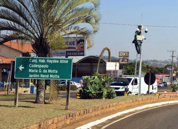 PIRAJU RECEBE CÂMERAS DE MONITORAMENTO