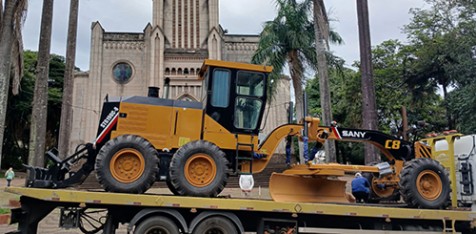 PIRAJU: PREFEITURA RECEBE NOVA MOTONIVELADORA COM ECONOMIA DE 50%
