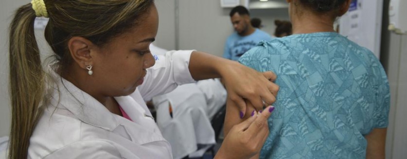 Covid-19: brasileiros devem ser imunizados a partir de janeiro