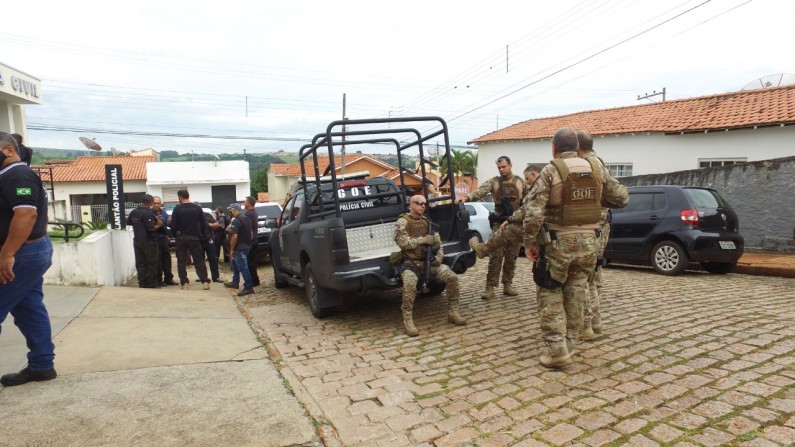 PIRAJU  Operação “Top Down” da Polícia Civil termina com 13 presos e mais de R$ 55 mil reais apreend