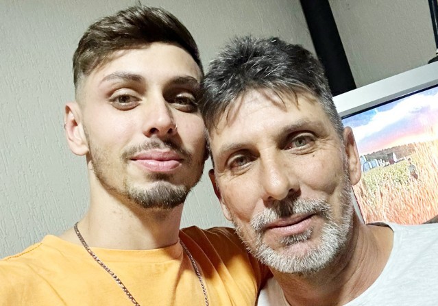 Aniversário de Dudu Camargo reuniu família em festa surpresa