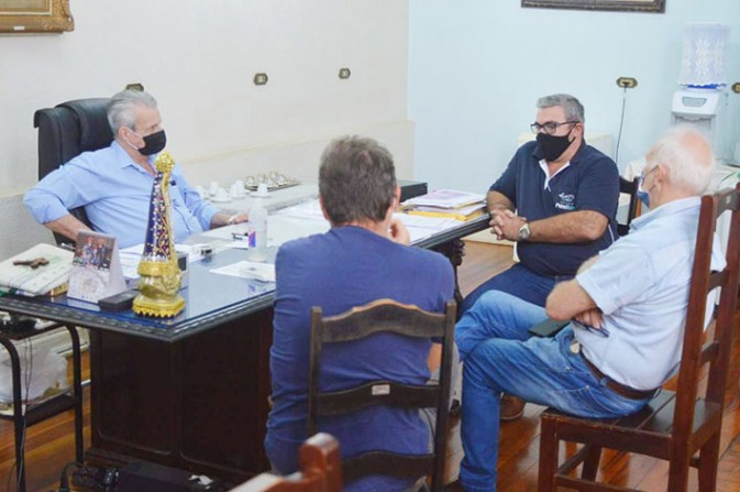 Frigorífico do grupo Peixe Bom oficializa pedido para instalar unidade em Piraju