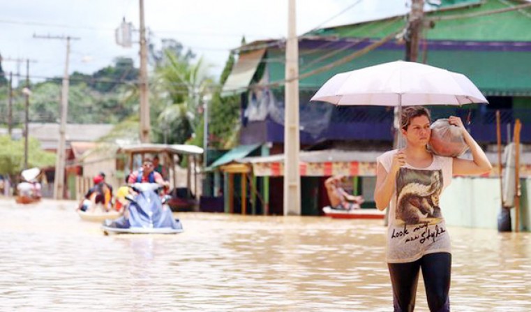 Rio Acre atinge 17,22 metros e desabriga milhares de pessoas /Tarde Nacional - Amazônia