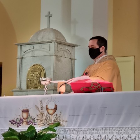 Comunidade Sagrado Coração de Jesus faz homenagem a padre Gilberto (imagens Conectai TV)