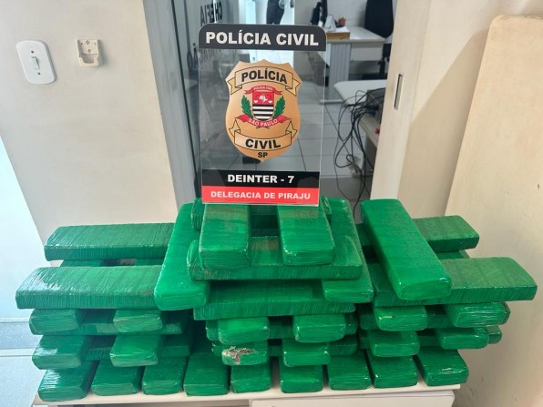PIRAJU  Polícia Civil descobre carregamento de 38 quilos de maconha em porta-malas de veículo