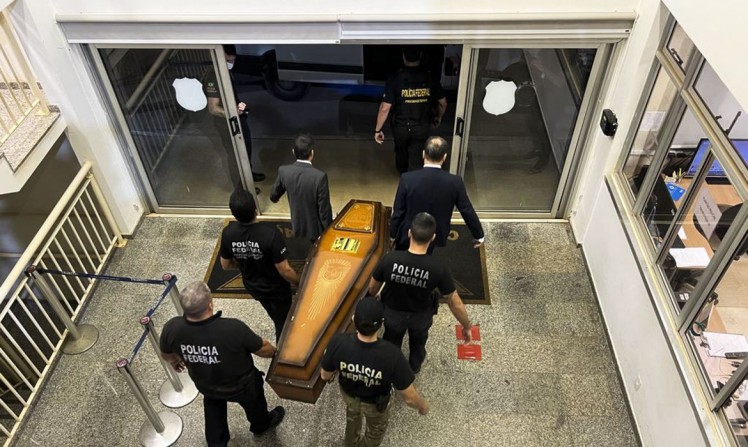Avião da PF chega a Brasília com restos mortais de jornalista inglês e indianista
