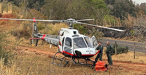 Incêndio de grandes proporções em matas de Timburi recebe apoio aéreo da Policia Militar