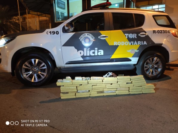 POLÍCIA RODOVIÁRIA APREENDE 35 KGS DE MACONHA NA REGIÃO