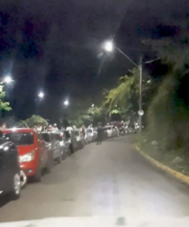 Aglomeração no acesso ao Beira Rio está fora de controle. Veja o vídeo.