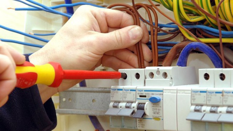 Curso Gratuito de Eletricista de 28/02 a 03/03 em Piraju pelo Senar / SP