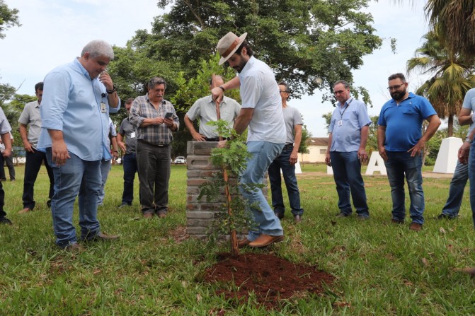 Secretário de Agricultura visita Fazenda Ataliba Leonel, uma das maiores do governo de SP