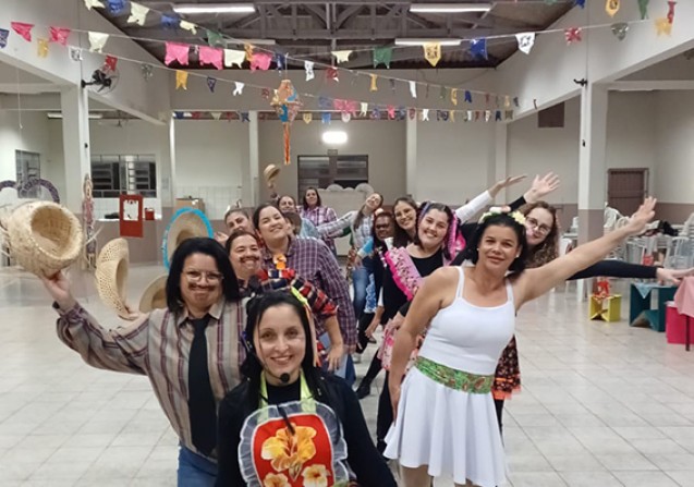 Arraiás dos Grupos da Professora Chris foram só alegria