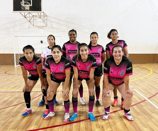 Muita garra: as garotas do Medusa, time de futebol de Sarutaiá