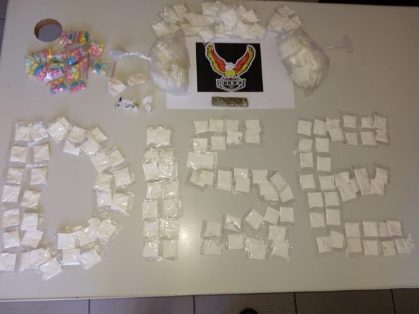 Homem é preso pela DISE com 360 papelotes de cocaína no Residencial Avaré I