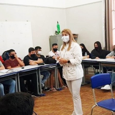 Ana Paula Cury deu palestra motivacional na escola Nhonhô Braga em Piraju