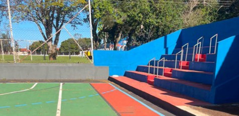 Prefeitura instala nova tabela de basquete e recupera e pinta  quadra do Estádio