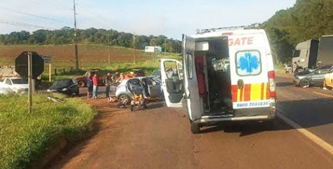 Acidente com oito veículos deixa um morto e cinco feridos na SP-255, em Avaré