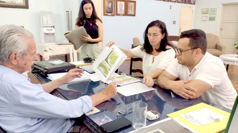 VEREADORES MOSTRAM PROJETOS DE REVITALIZAÇÃO DE PRAÇAS PARA O PREFEITO ZÉ MARIA.