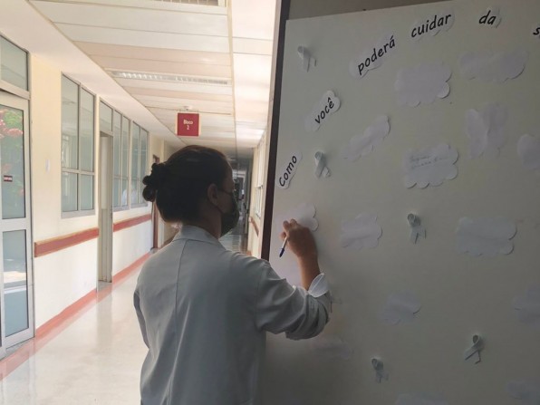 Hospital Estadual de Bauru cria mural com ideias de autocuidado para manter a saúde mental