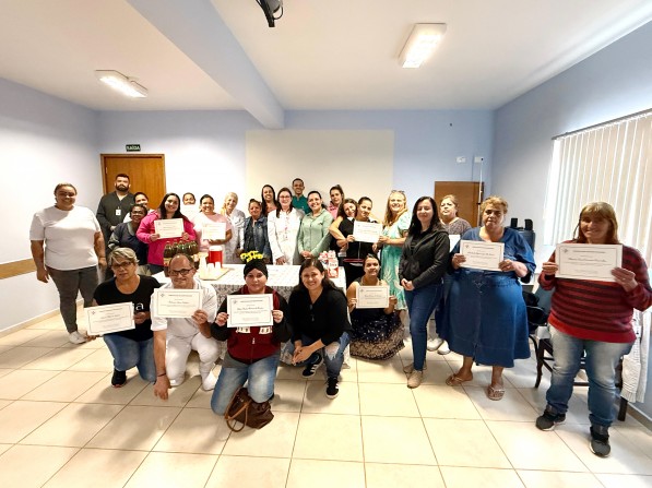 Cuidadores participam de palestra “Cuidar com Amor” no Hospital de Piraju