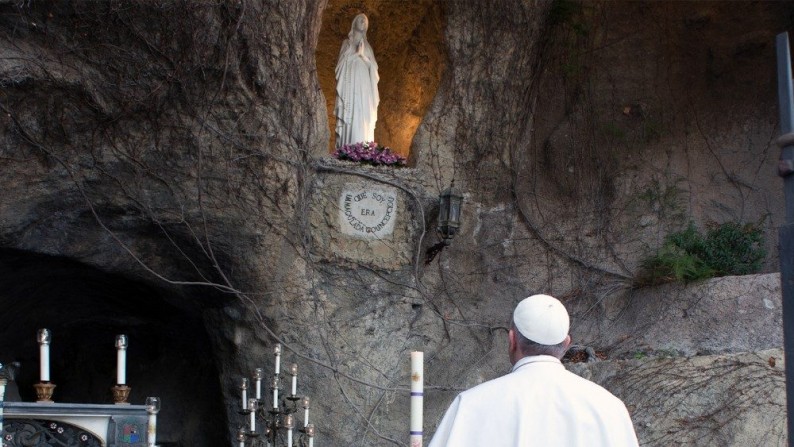 Neste Sábado, dia 30 de maio, una-se ao Papa para a oração do Terço nos Jardins Vaticanos