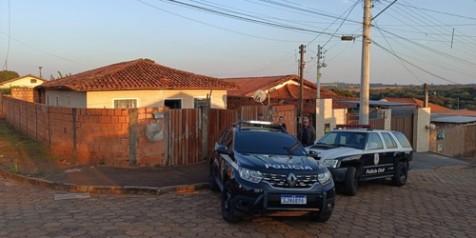 Operação contra o tráfico prende três pessoas em Sarutaiá