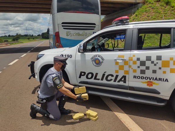 Polícia Militar Rodoviária prende mulher por Tráfico de Drogas