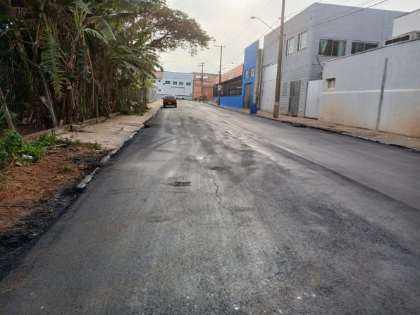 Rua jovem Paulo Sérgio Lattari recebe recapeamento em Piraju