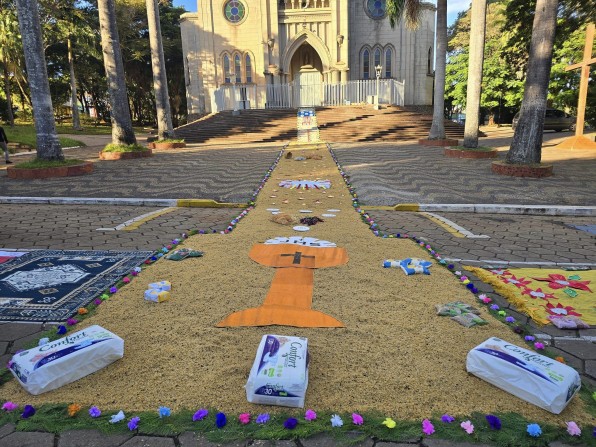 Anderson Moreira traz os tapetes do Corpus Christi da Paróquia de São Sebastião Piraju