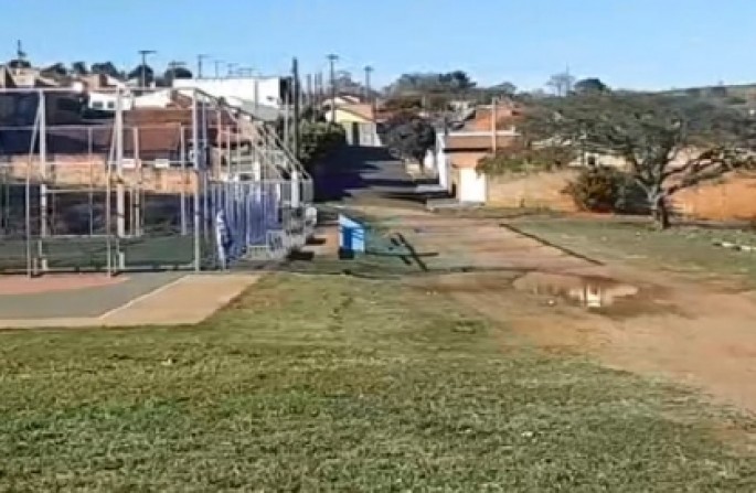 PREFEITURA FEZ LIMPEZA DE VÁRIAS ÁREAS NO NOSSO TETO (VEJA O VÍDEO DE MARCOS FERNANDES)