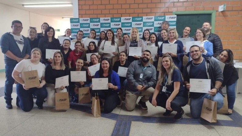 ENFERMEIROS PARTICIPAM DE CURSO  SOBRE SUTURA NA FIASP DE PIRAJU