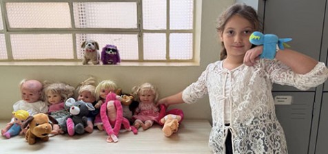 Menina de 8 anos doa os próprios brinquedos para a pediatria do Hospital de Piraju