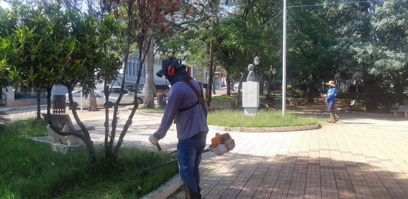 Praça Ataliba Leonel recebeu conservação esta semana