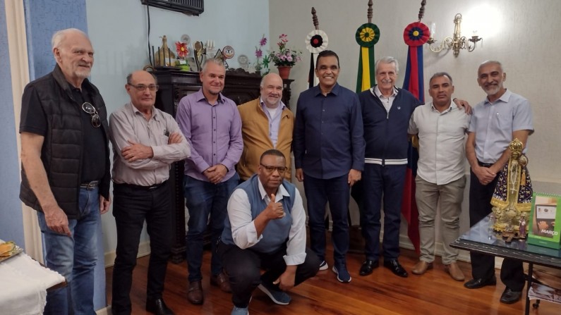 DEPUTADO DO REPUBLICANOS,RUI ALVES, VEIO A PIRAJU E ANUNCIOU VERBA PARA O HOSPITAL