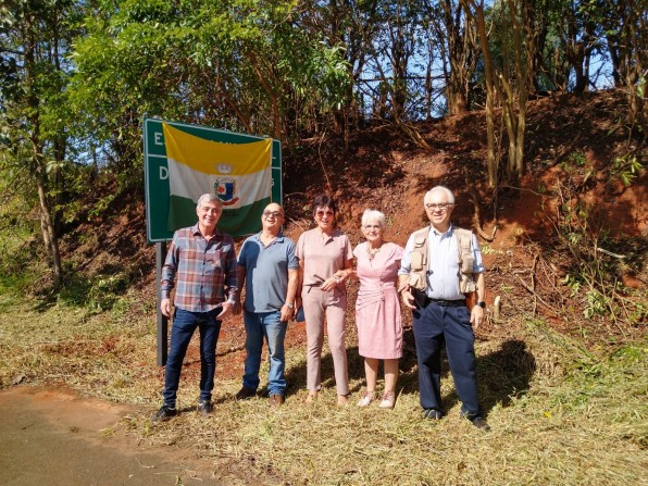 Trecho de estrada do Funil após a Raposo recebe o nome de Dr Renato Rodrigues Tucunduva