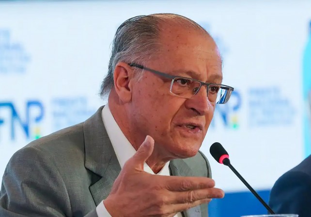 Alckmin defende alternativa para desonerar folha de pagamento